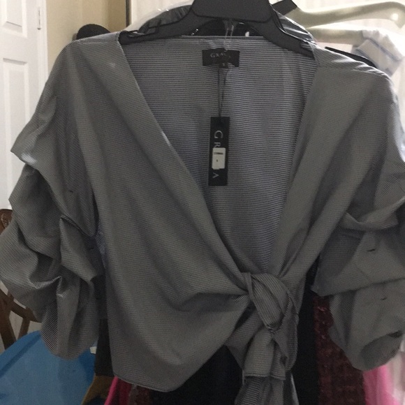 Big Puff Sleeve Tie Top - Picture 4 of 5